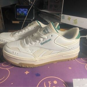 Women’s Reebok classics chalk lifestyle white green women’s size 6